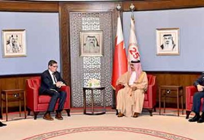 وزير الداخلية يبحث مع وفد معهد الشرق الأوسط بالولايات المتحدة التحديات المتعلقة بالأداء الشرطي ويشيد بدور المؤسسات البحثية في تعزيز السلام العالمي