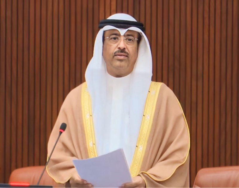 وزير المواصلات: شاحنات تستغل دخول البحرين لممارسة أنشطة النقل