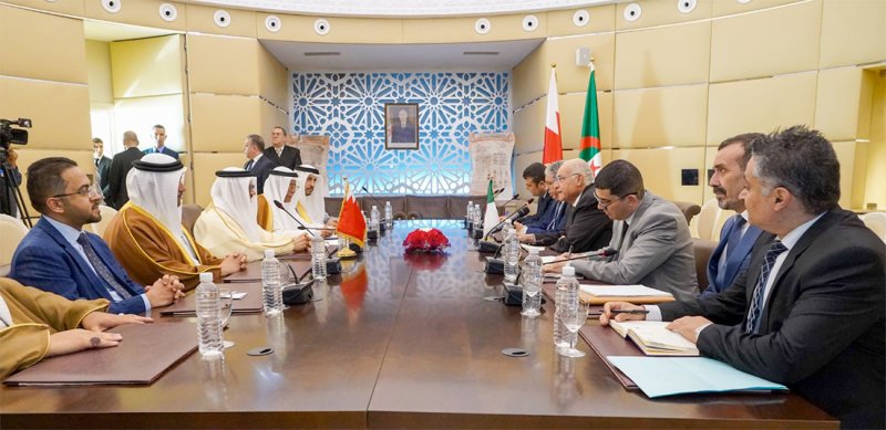 وزير الخارجية يجتمع مع وزير الشؤون الخارجية والجالية الوطنية بالخارج في الجمهورية الجزائرية الديمقراطية الشعبية