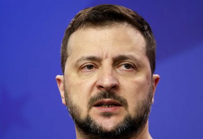 الاستخبارات الروسية: أميركا كثفت جهودها لإيجاد بديل لزيلينسكي