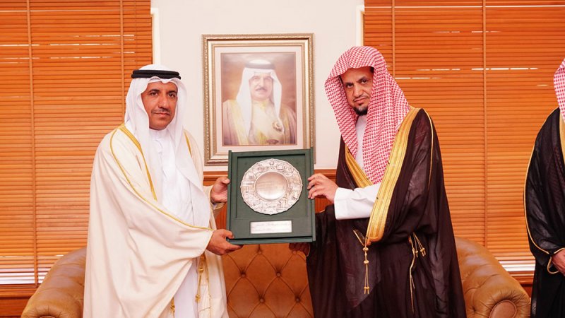 رئيس المحكمة الدستورية يستقبل النائب العام السعودي