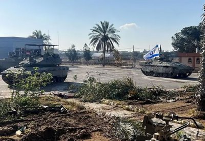 لماذا لجأت إسرائيل للتصعيد.. واجتاحت معبر رفح رغم قرب التوصل لاتفاق هدنة؟