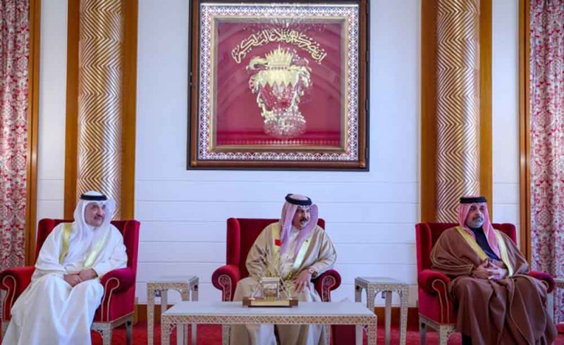 جلالة الملك المعظم يستقبل رؤساء اتحادات نقابات العمال في المملكة بمناسبة يوم العمال العالمي بقصر الصافرية