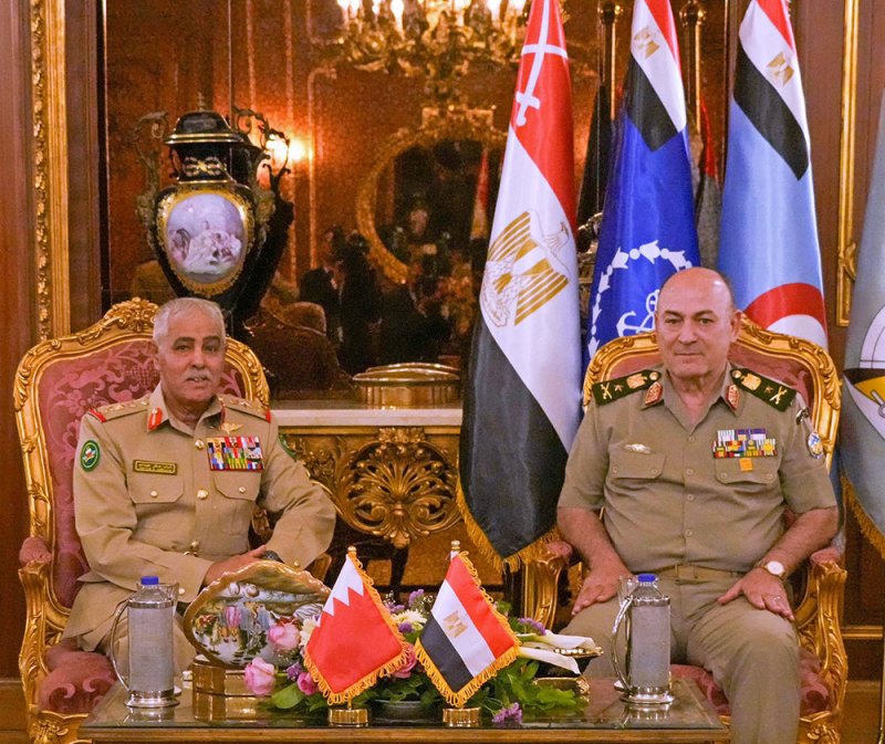 رئيس هيئة الأركان يلتقي رئيس أركان حرب القوات المسلحة بجمهورية مصر العربية