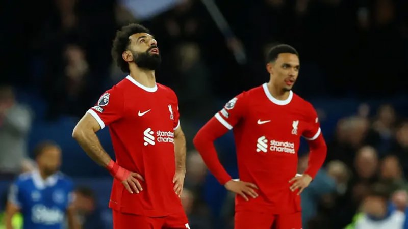 غضب في ليفربول.. صلاح "مظلوم" واستبعاده "مزحة"