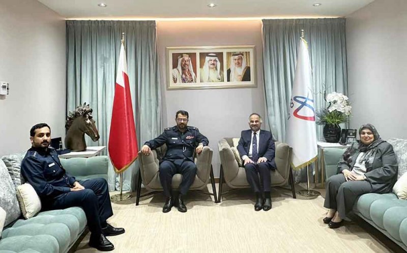 الرئيس التنفيذي لشركة بابكو للتكرير يجتمع مع مدير إدارة الأزمات والكوارث بالدفاع المدني