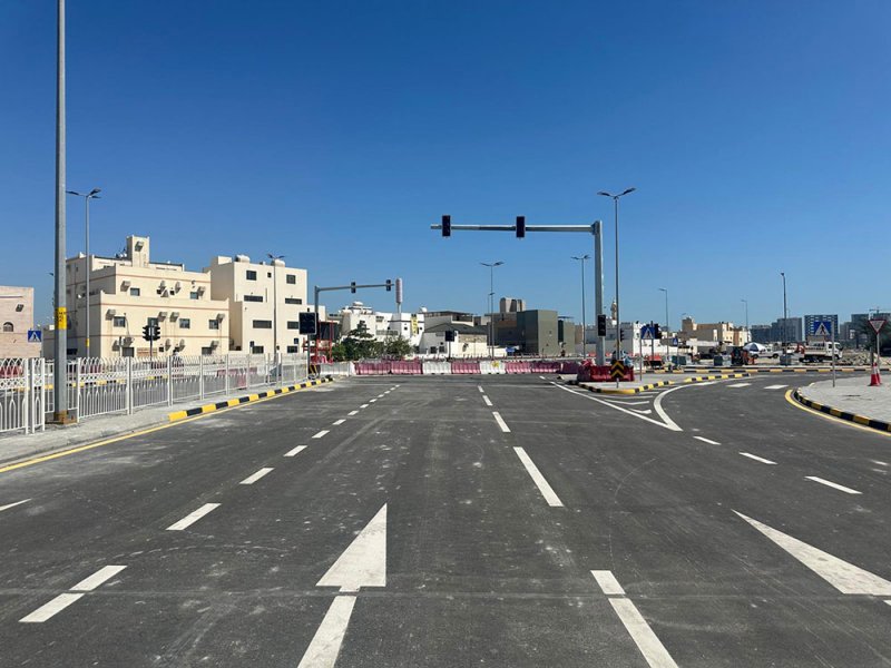 "الأشغال": إشارة ضوئية جديدة على تقاطع شارع 58 مع شارع 50 في قلالي