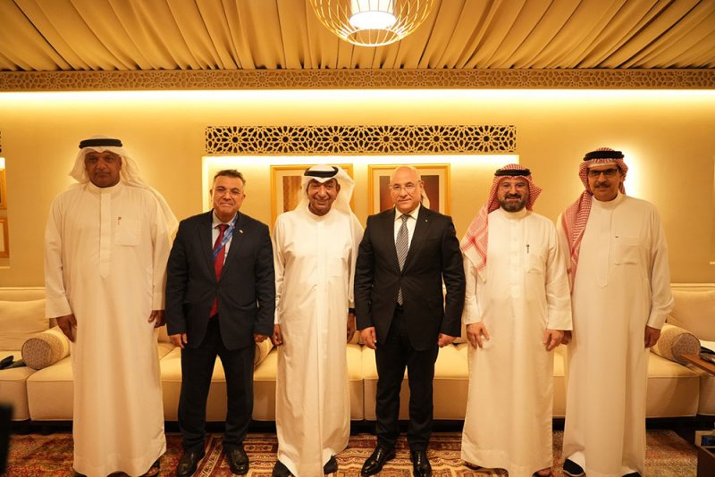 رئيس الغرفة يبحث التعاون في مجالات الأمن الغذائي مع الجزائر
