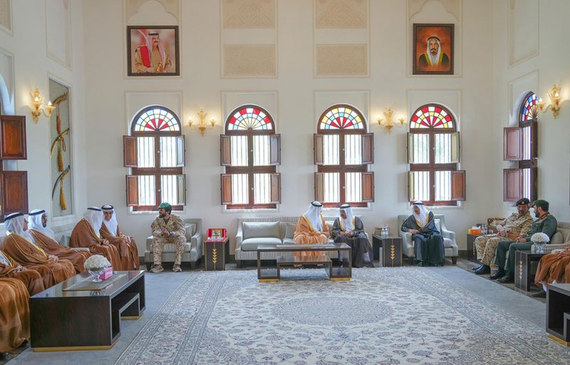 وزير الديوان الملكي والقائد العام لقوة دفاع البحرين يستقبلان سمو الشيخ ذياب بن محمد بن زايد آل نهيان