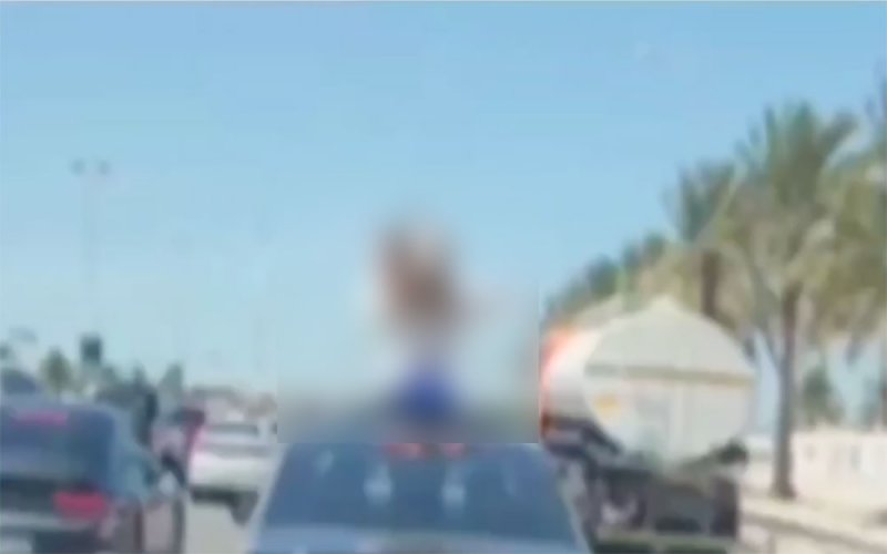 "المرور": ضبط سائق إثر سماحه بارتكاب أفعال مخالفة للآداب العامة بالمركبة