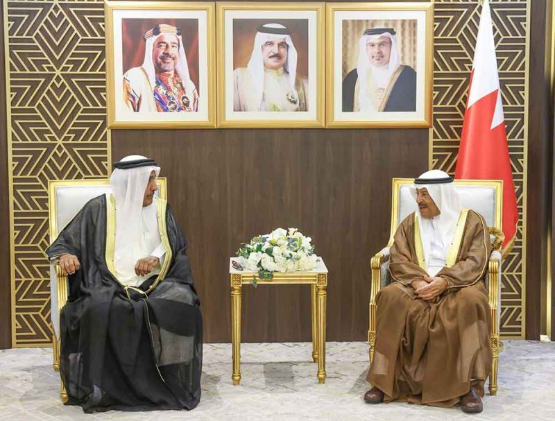 نادي الخريجين يمنح رئيس مجلس الشورى العضوية الشرفية للنادي تقديرًا لعطاءاته الوطنية ودعمه المتواصل لمبادرات وبرامج النادي