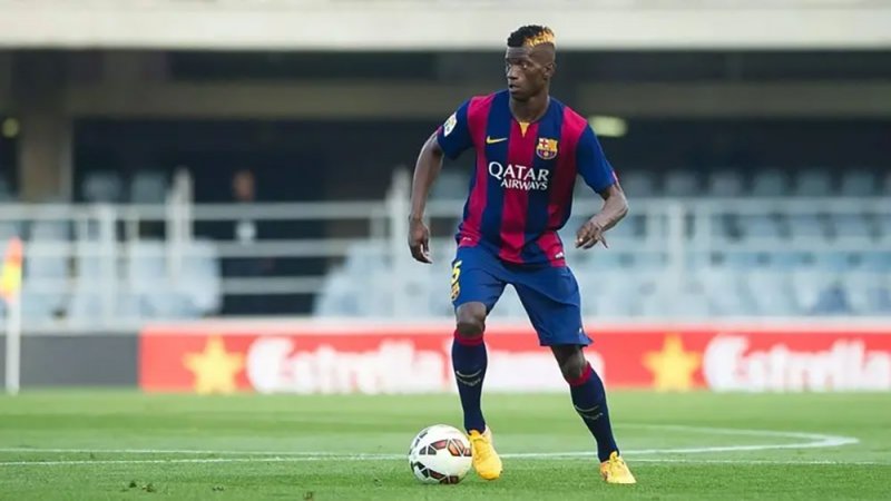 النادي الروماني يكشف قصة "توأم" لاعب برشلونة