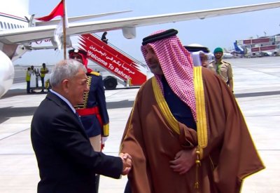 رئيس جمهورية العراق يصل إلى البحرين على رأس وفد بلاده للمشاركة في قمة البحرين