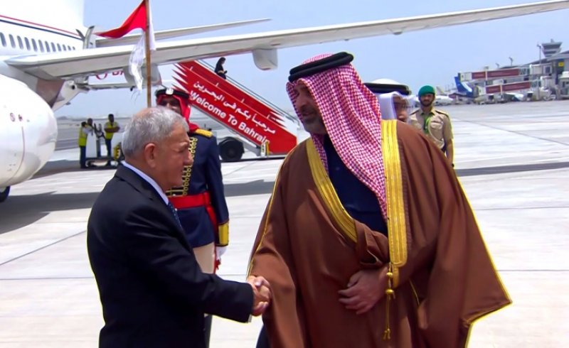 رئيس جمهورية العراق يصل إلى البحرين على رأس وفد بلاده للمشاركة في قمة البحرين