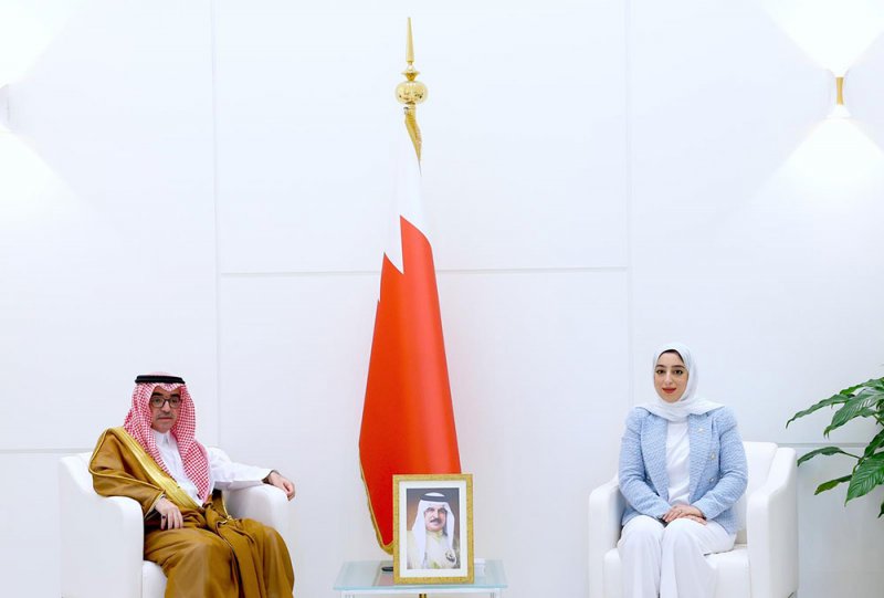 وزيرة السياحة رئيس مجلس إدارة هيئة البحرين للسياحة والمعارض تناقش السياحة البينية في المنطقة العربية
