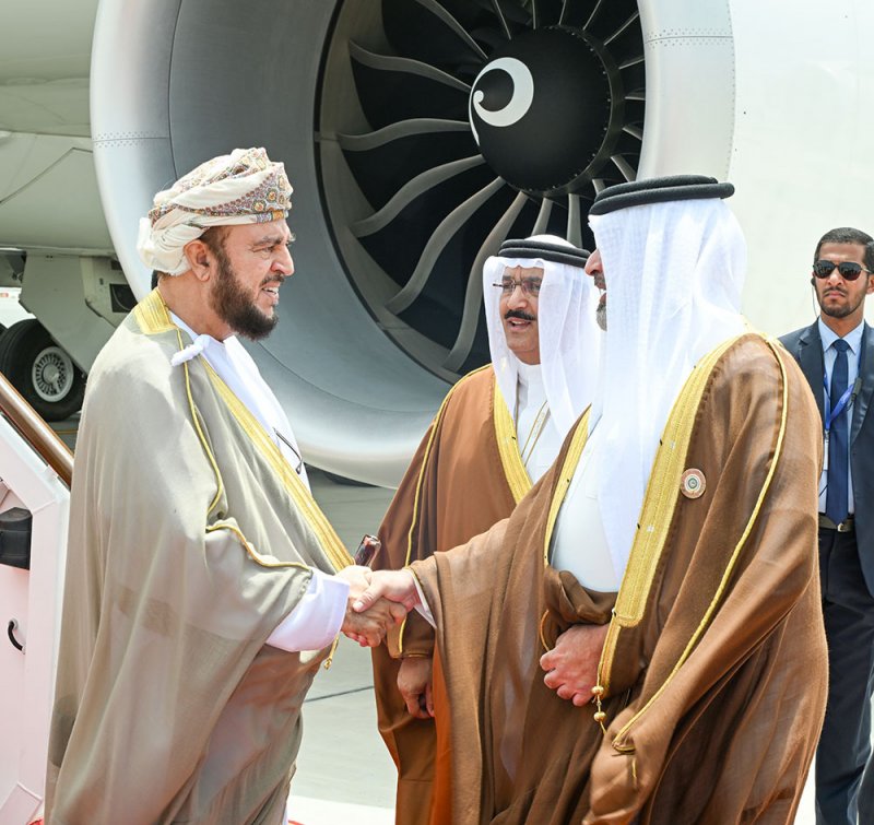 نائب رئيس الوزراء العماني يصل إلى مملكة البحرين للمشاركة في القمة العربية الثالثة والثلاثين