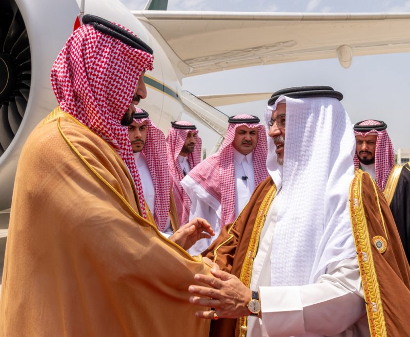 سمو ولي العهد رئيس مجلس الوزراء في مقدمة مستقبلي ولي العهد رئيس مجلس الوزراء بالمملكة العربية السعودية