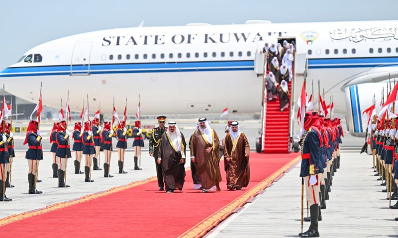 رئيس مجلس الوزراء الكويتي يصل إلى مملكة البحرين للمشاركة في القمة العربية الثالثة والثلاثين