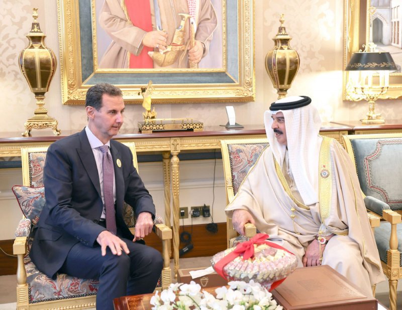 جلالة الملك المعظم يلتقي الرئيس السوري على هامش أعمال القمة العربية الثالثة والثلاثين