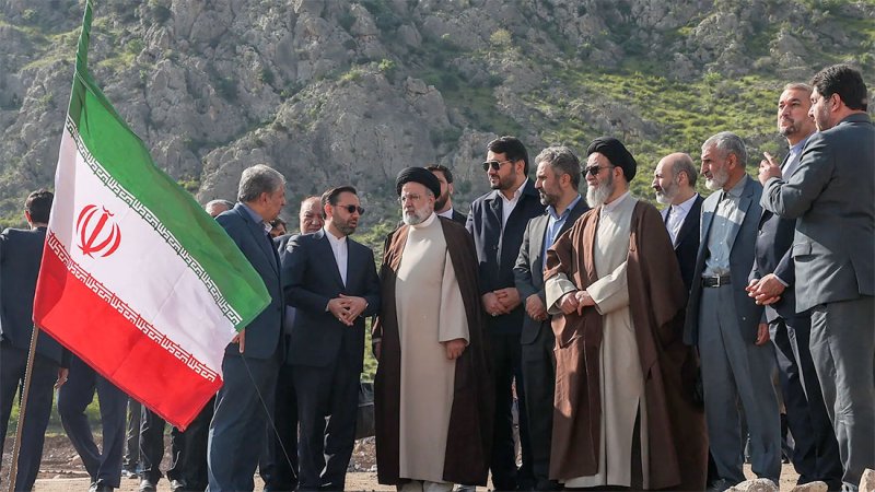 مسؤول إيراني: حياة الرئيس ووزير الخارجية "في خطر"