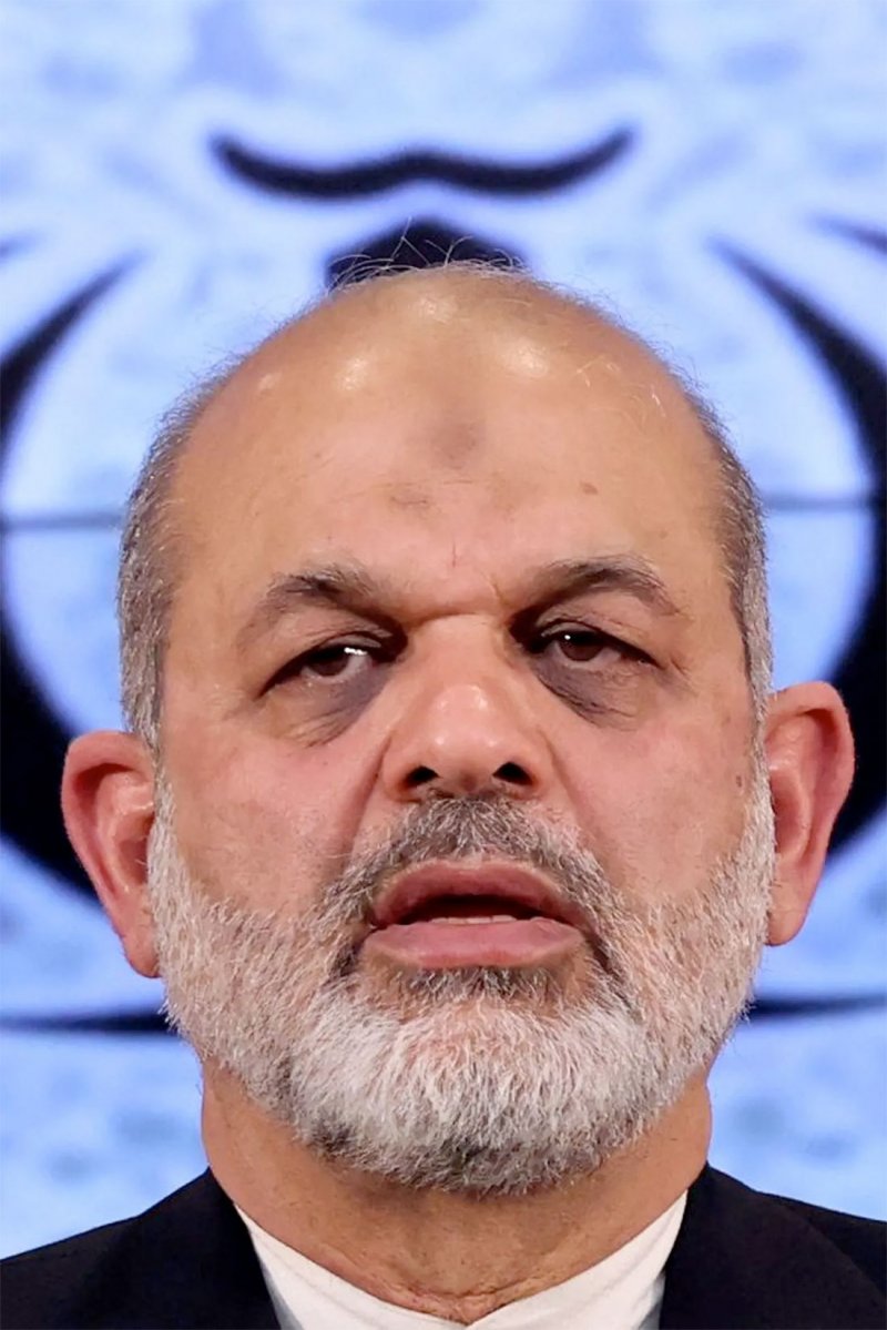 وزير الداخلية الإيراني يكشف ما حدث لطائرة رئيسي