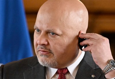 من هو كريم خان الذي يسعى لاعتقال نتانياهو والسنوار؟