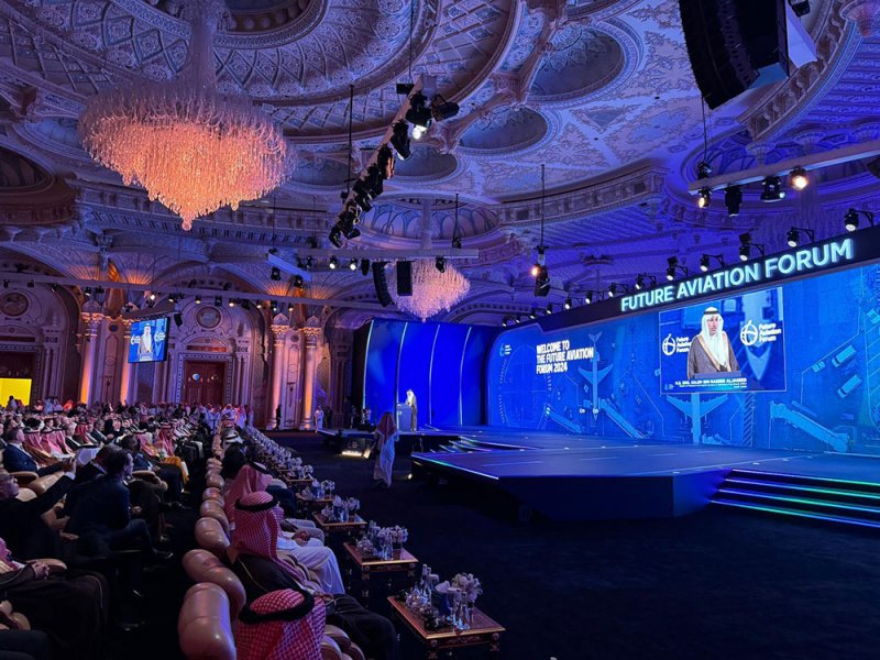 وزير المواصلات والاتصالات يشارك بمؤتمر مستقبل الطيران في مدينة الرياض