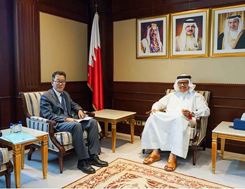 وزير الخارجية يستقبل سفير جمهورية الصين الشعبية لدى مملكة البحرين