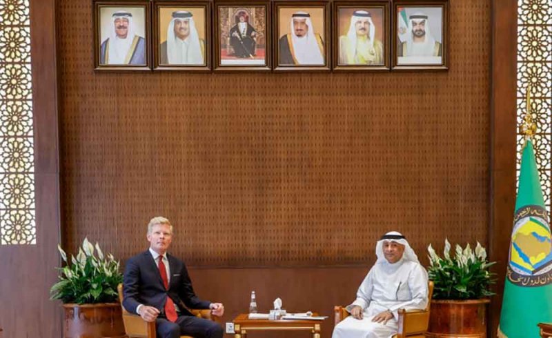 الأمين العام لمجلس التعاون يلتقي مع مبعوث الأمين العام للأمم المتحدة