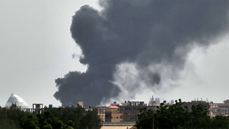 السودان.. معارك ضارية في 5 محاور وأعداد القتلى ترتفع إلى 30