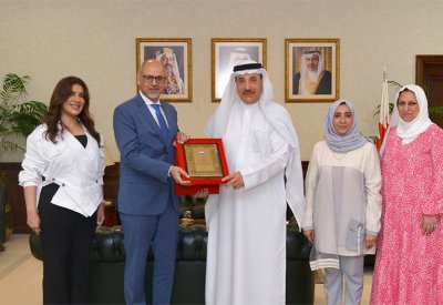 وزير العمل يلتقي رئيس جمعية أطباء الفم والأسنان البحرينية