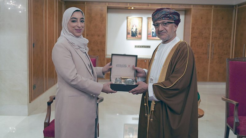 وزيرة السياحة تجتمع مع وزير التراث والسياحة العماني