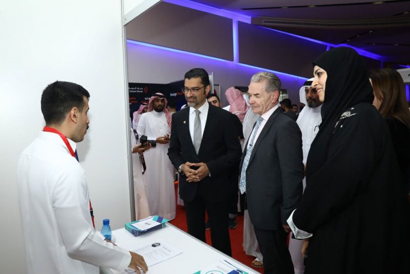 وزير شؤون البلديات والزراعة يفتتح "معرض التوظيف 2024" ببوليتكنك البحرين