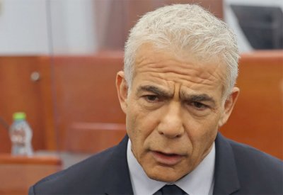 لابيد يهاجم نتنياهو وابنه بعد "كارثة" فيديو "المتمرد"