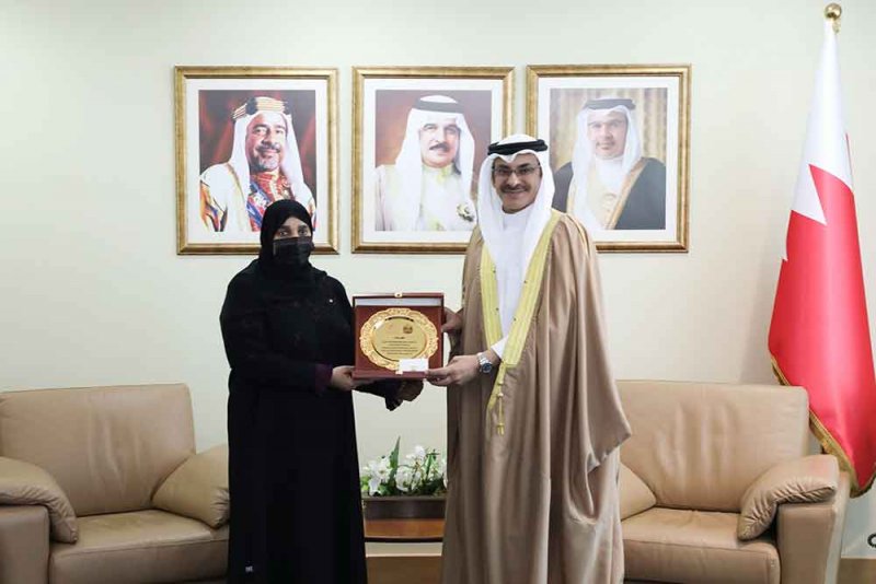 وزير التنمية الاجتماعية يستقبل رئيس مؤسسة حماية المرأة والطفل في عجمان