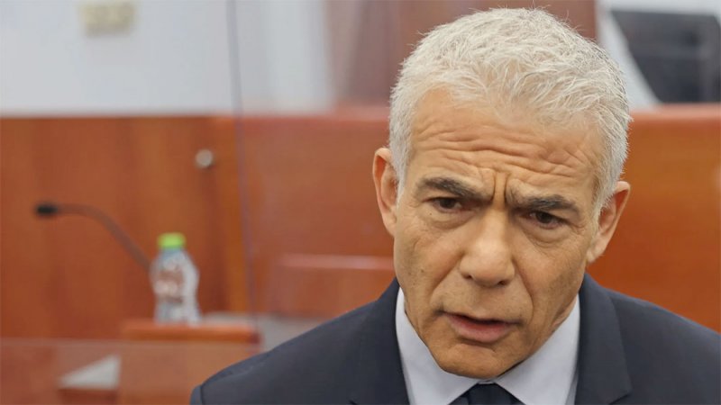 لابيد يهاجم نتنياهو وابنه بعد "كارثة" فيديو "المتمرد"