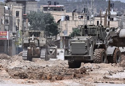 قوات إسرائيلية تقتحم جنين ونابلس وتقصف مناطق واسعة بغزة