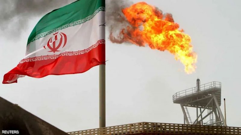 إيران تقر خطة لرفع إنتاج النفط إلى 4 ملايين برميل يوميا
