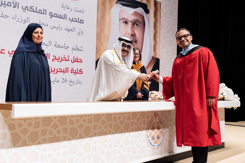 سمو ولي العهد رئيس مجلس الوزراء يرعى حفل تخريج طلبة كلية البحرين للمعلمين