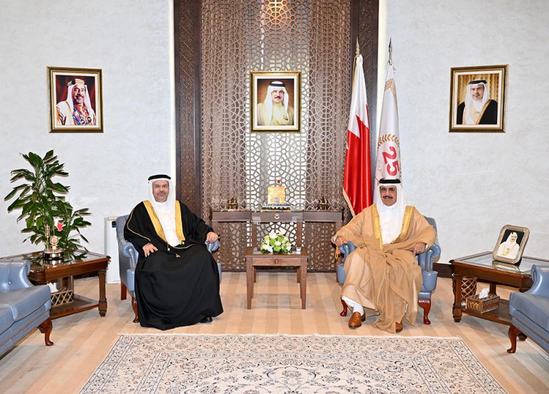 وزير الداخلية يستقبل سفير مملكة البحرين لدى روسيا الاتحادية ويبحث معه التعاون الأمني بين البلدين