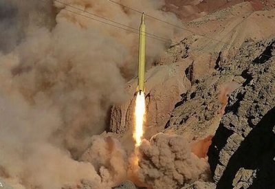 إيران تزود الحوثي بصاروخ يطلق من البحر.. تعرف على قدراته
