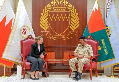 القائد العام لقوة دفاع البحرين يستقبل القائم بأعمال سفارة جمهورية بولندا