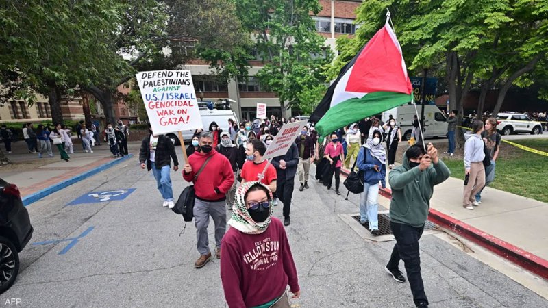 أكاديميون بجامعة كاليفورنيا يضربون دعما لاحتجاجات الطلبة