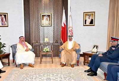 وزير الداخلية يؤكد اعتزازه بإنجازات محافظة المحرق