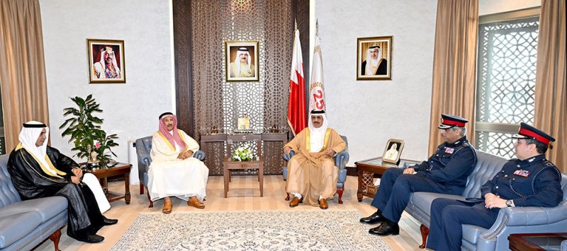 وزير الداخلية يؤكد اعتزازه بإنجازات محافظة المحرق