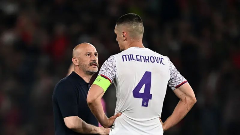 خيبة الأمل تحاصر مدرب فيورنتينا بعد خسارة دوري المؤتمر