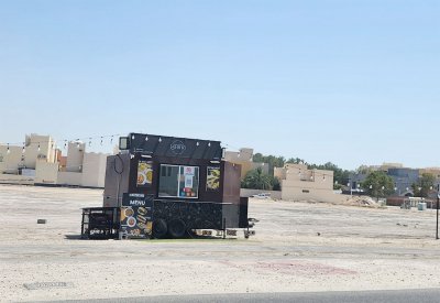 عدسة "البلاد" ترصد تزايد عربات "الفود تراك" بسلماباد