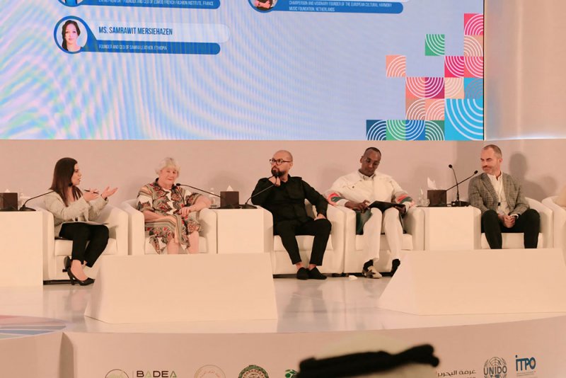 جمشير تدير جلسة حول الاقتصاد الإبداعي خلال "المنتدى العالمي لرواد الأعمال والاستثمار"
