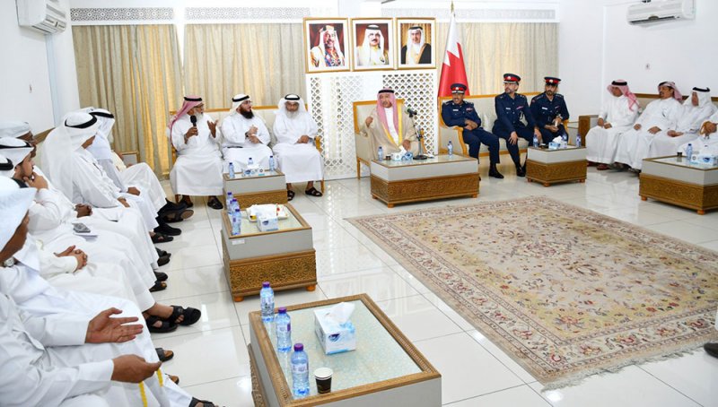 محافظ المحرق يستقبل الأهالي في مجلس المحافظة الأسبوعي