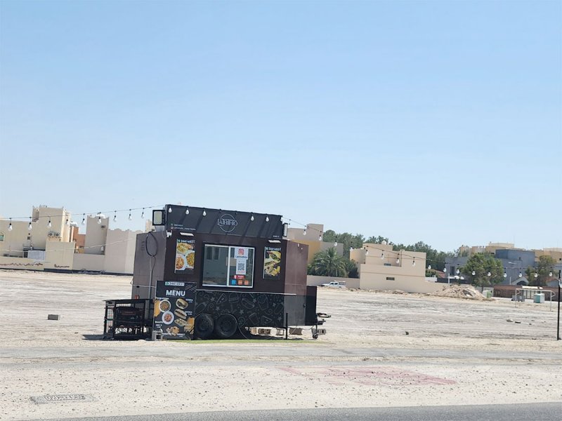 عدسة "البلاد" ترصد تزايد عربات "الفود تراك" بسلماباد